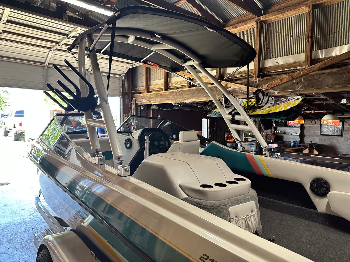 Malibu Euro F3 Mystere 215 LX