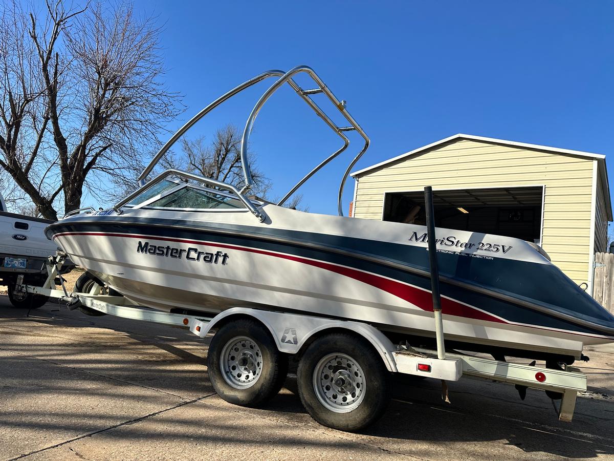 Mastercraft MariStar 225V