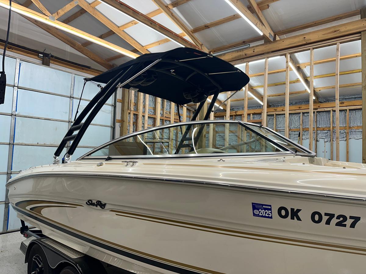 Sea Ray 210 Signature