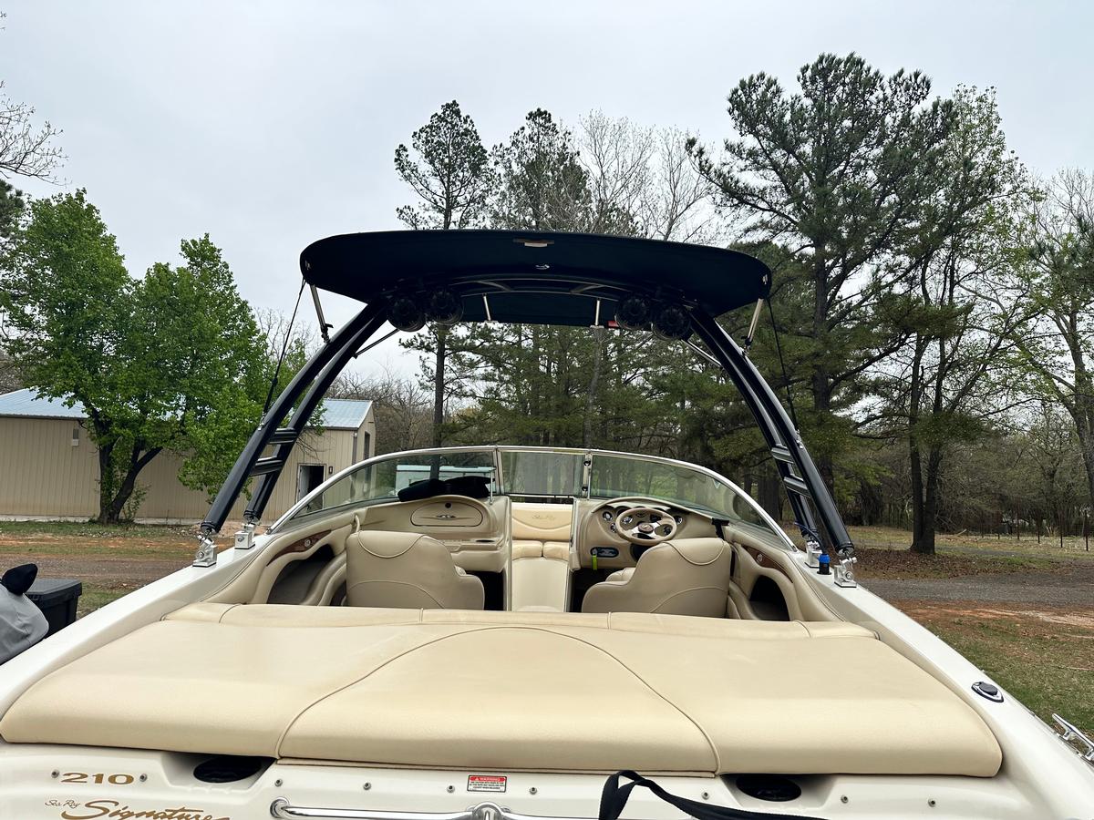 Sea Ray 210 Signature
