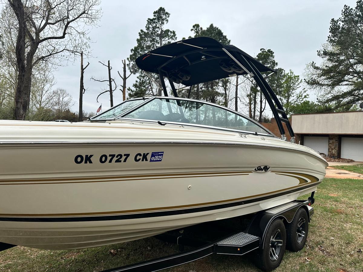 Sea Ray 210 Signature