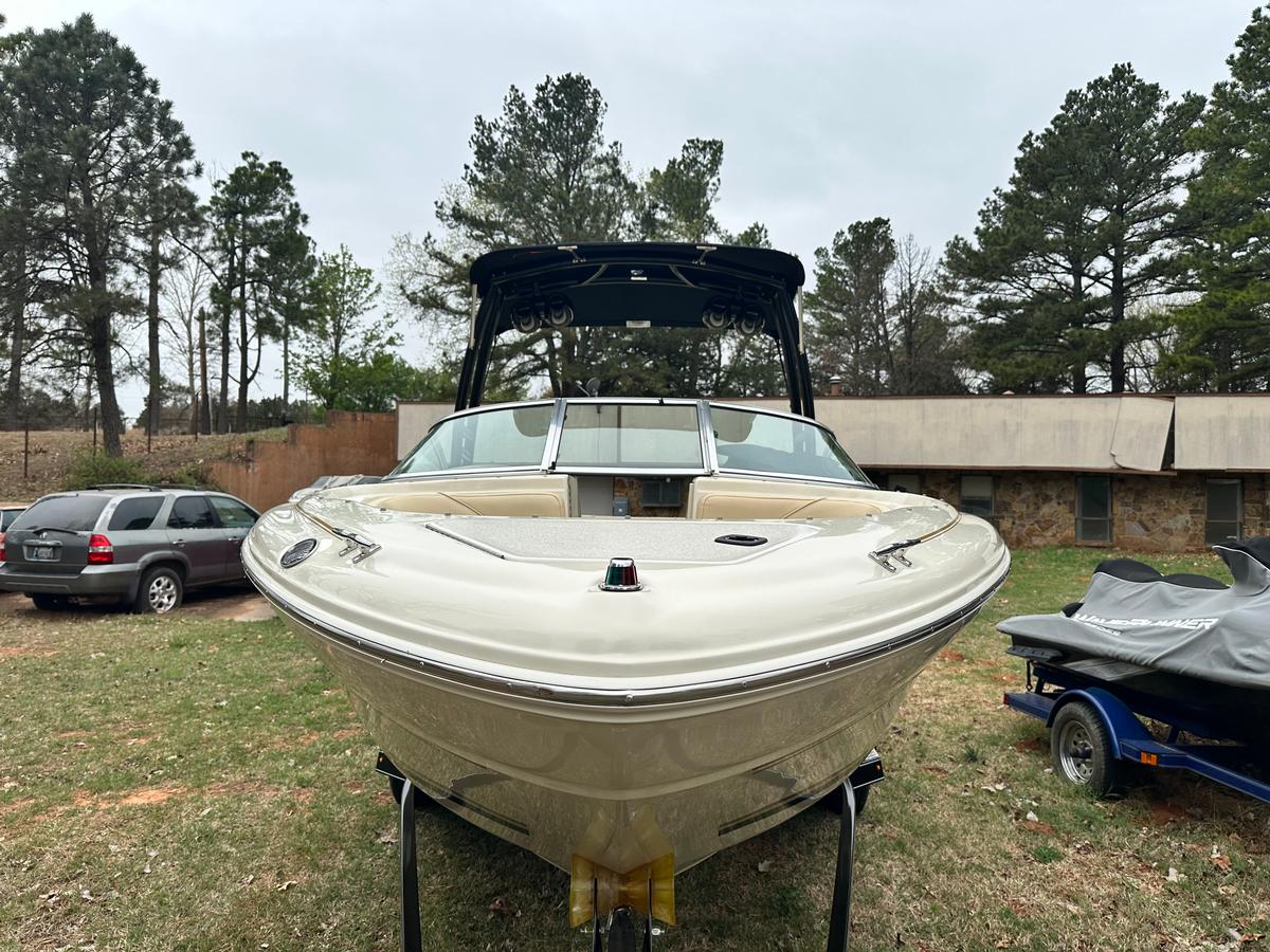 Sea Ray 210 Signature