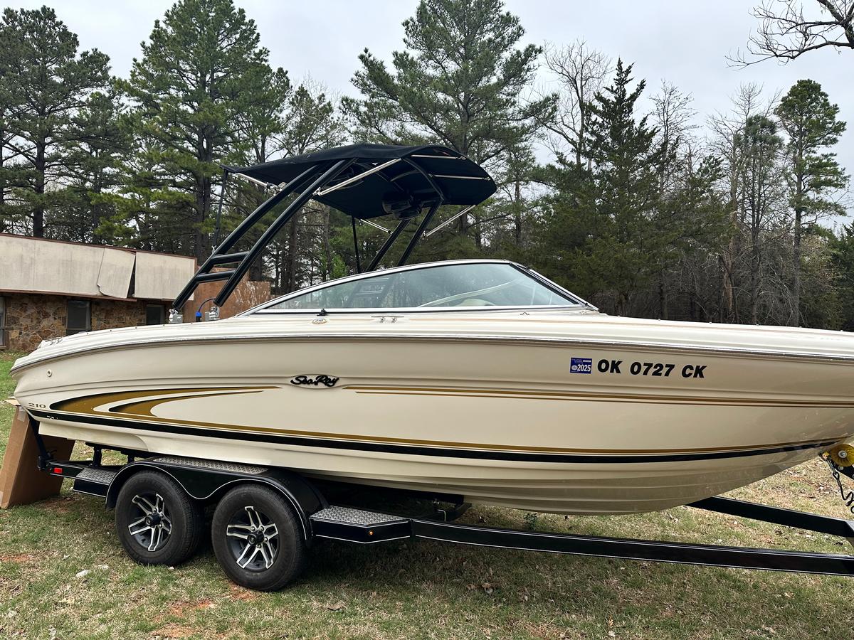Sea Ray 210 Signature