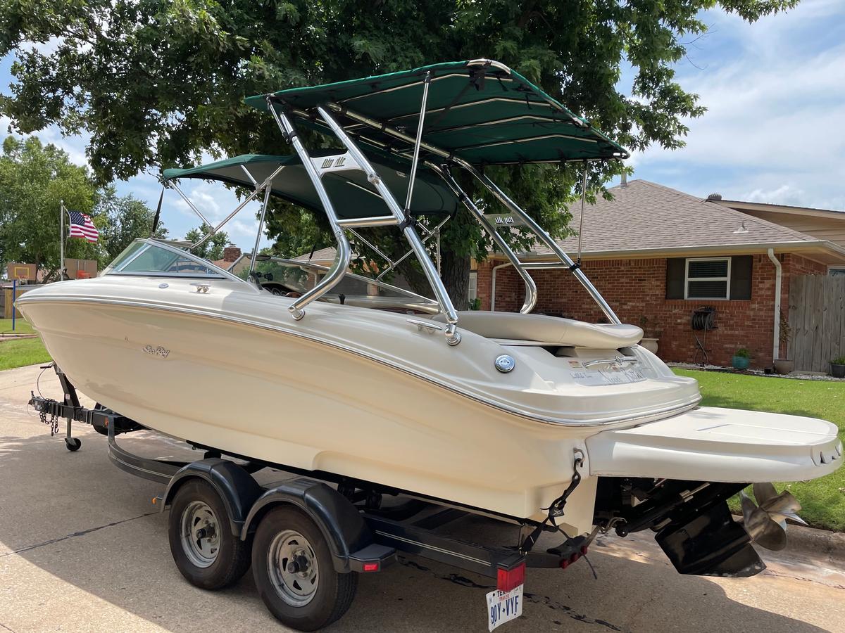 Sea Ray 230 Select