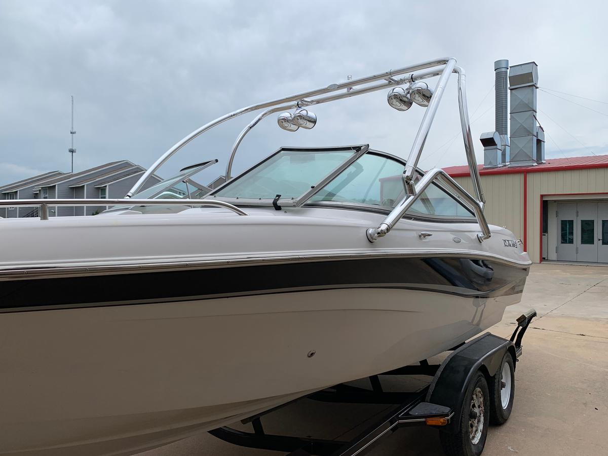 Four Winns 220 Horizon