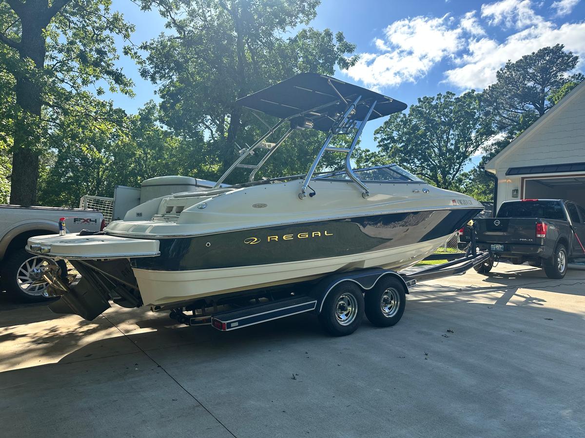 Regal 2400 LSR