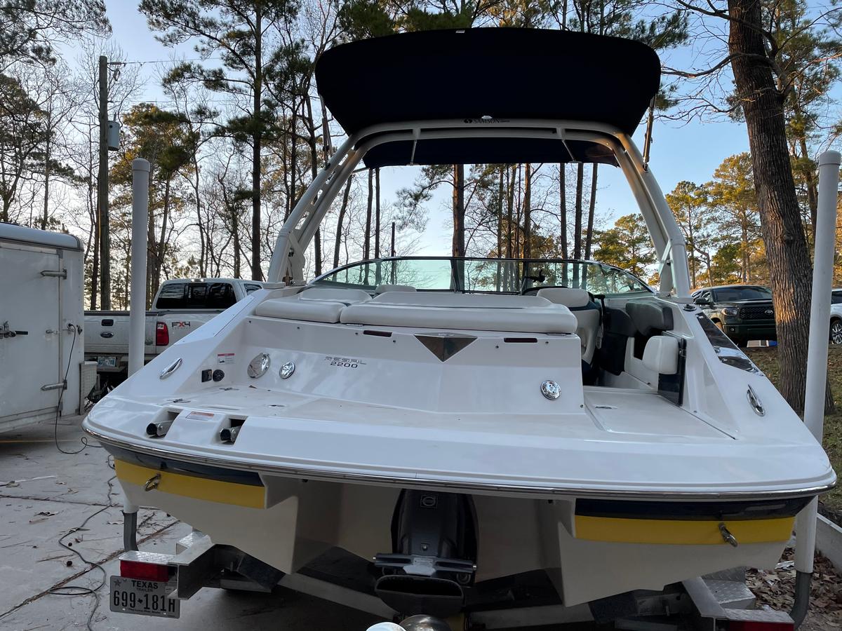 Regal 2200