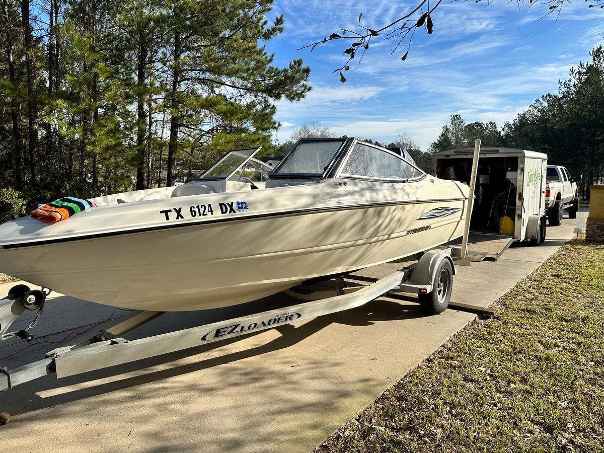 Stingray 208 Sport Deck