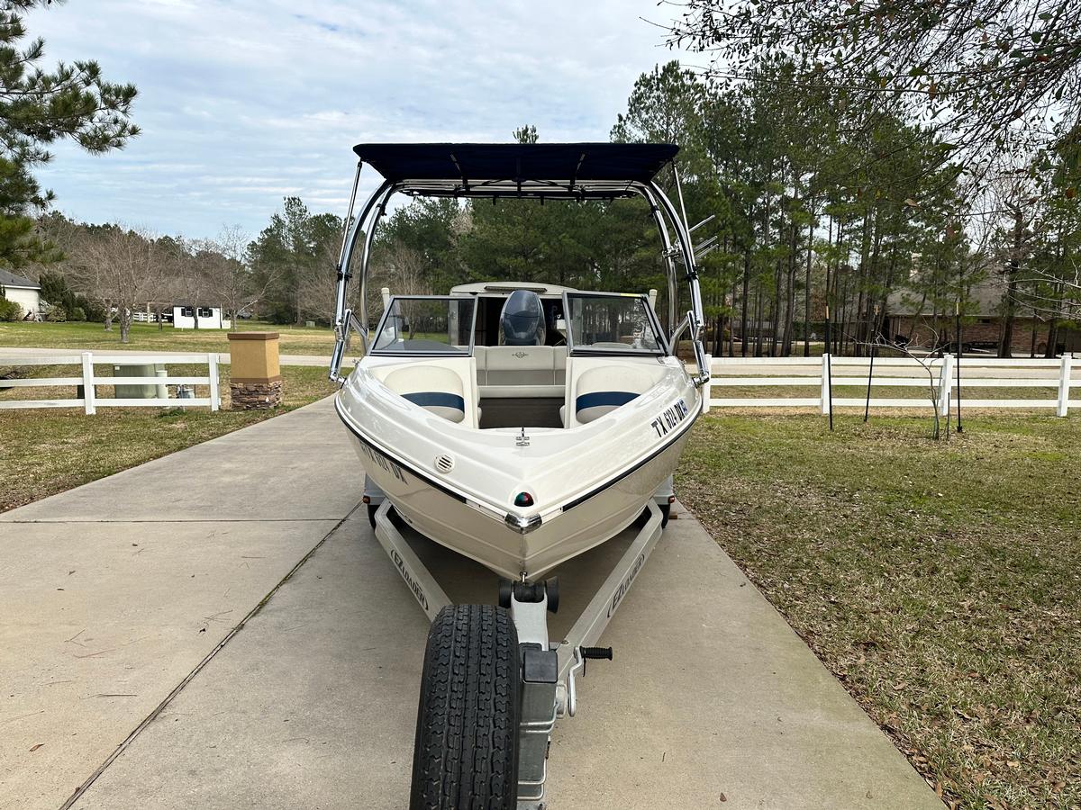 Stingray 208 Sport Deck