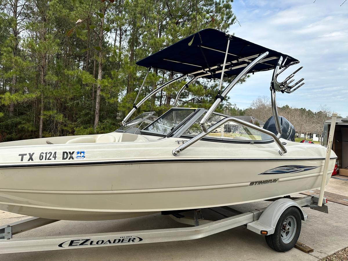 Stingray 208 Sport Deck