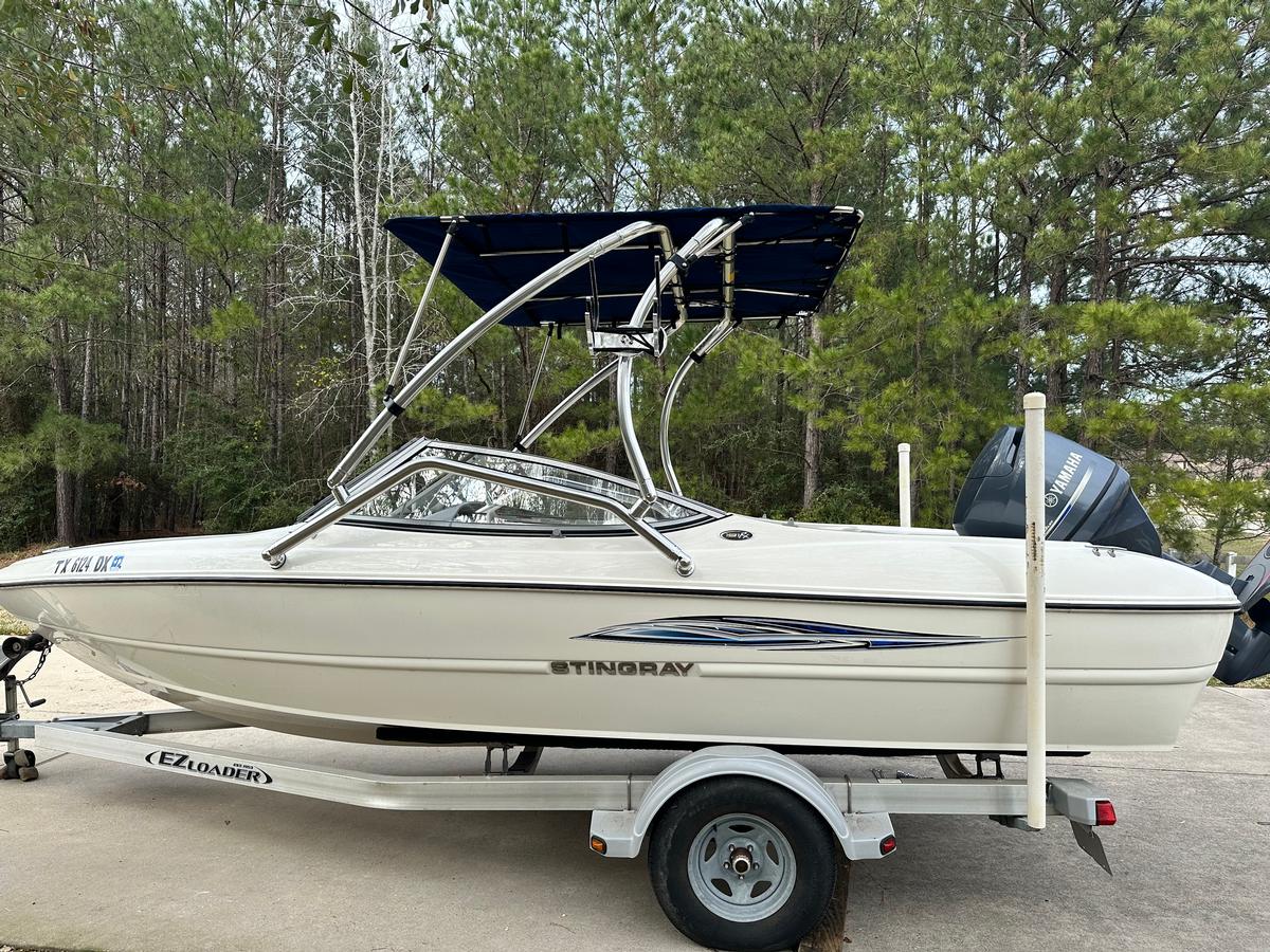Stingray 208 Sport Deck