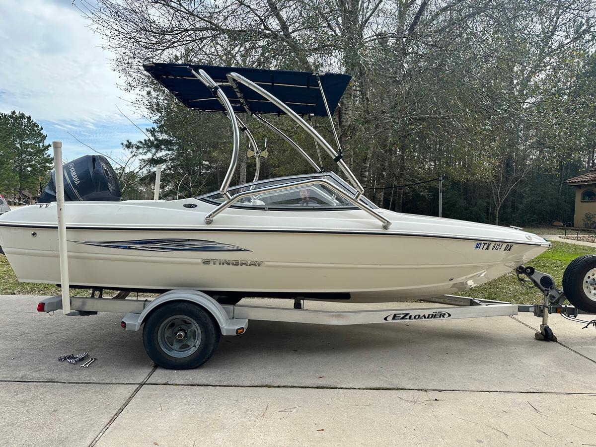 Stingray 208 Sport Deck