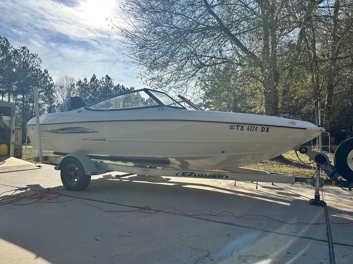 Stingray 208 Sport Deck