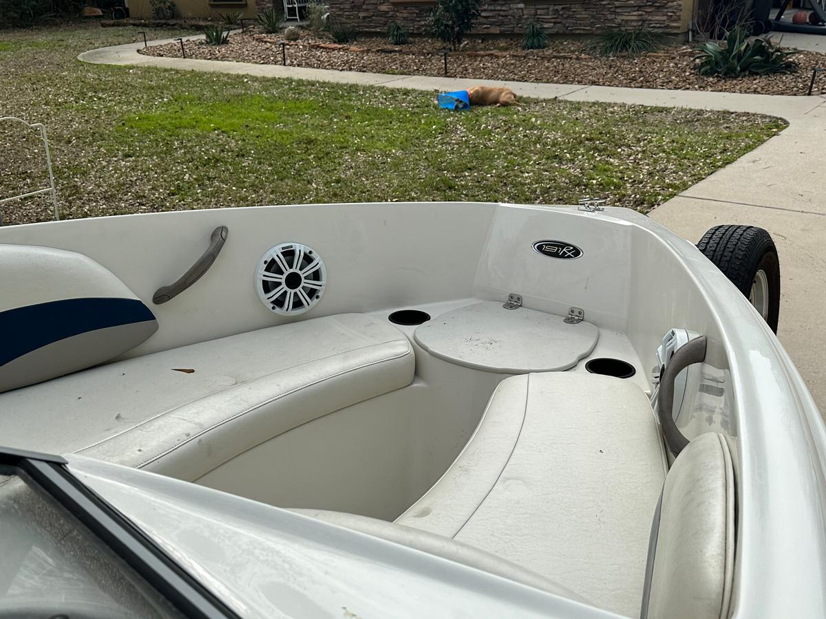 Stingray 208 Sport Deck