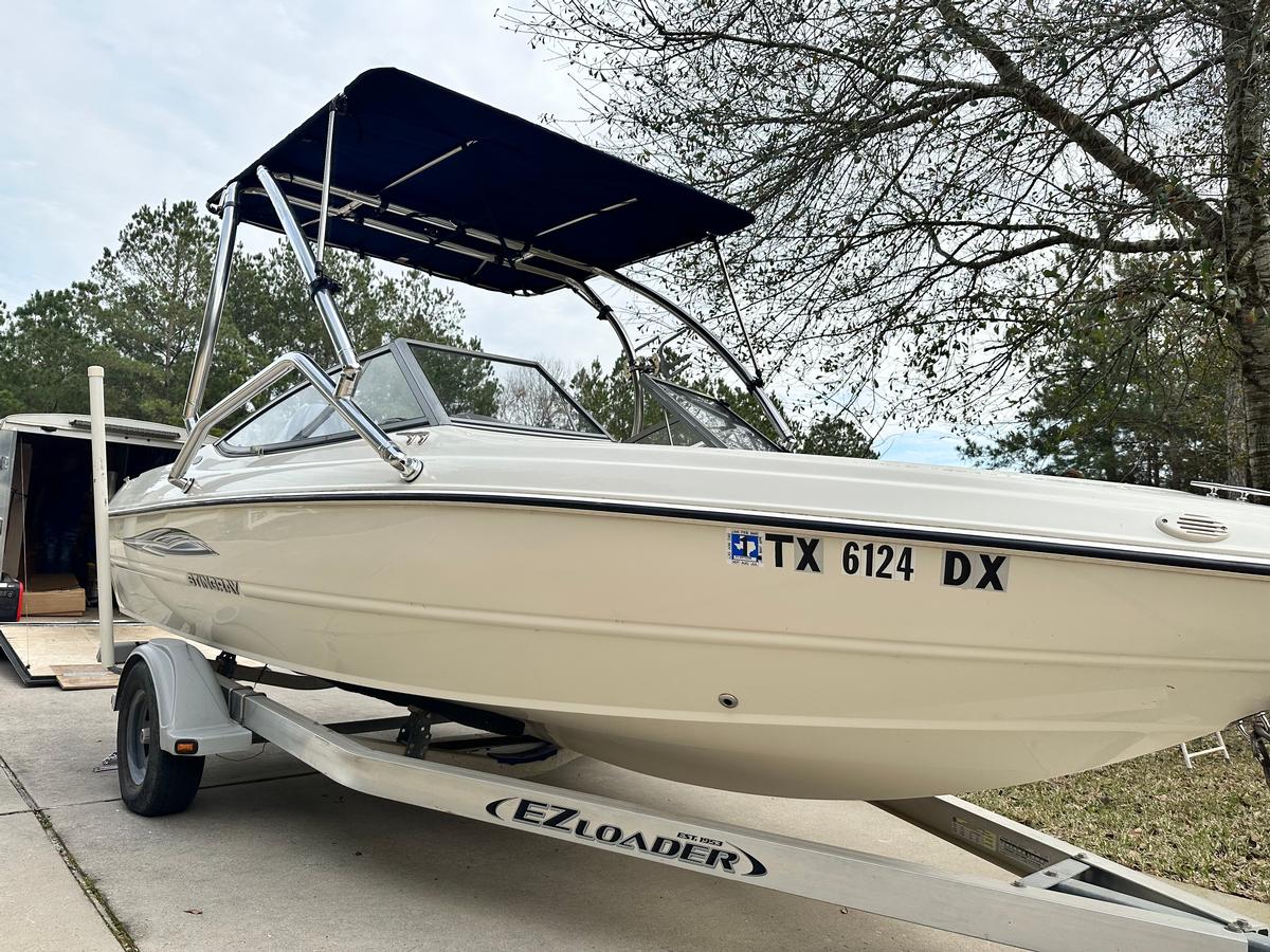Stingray 208 Sport Deck