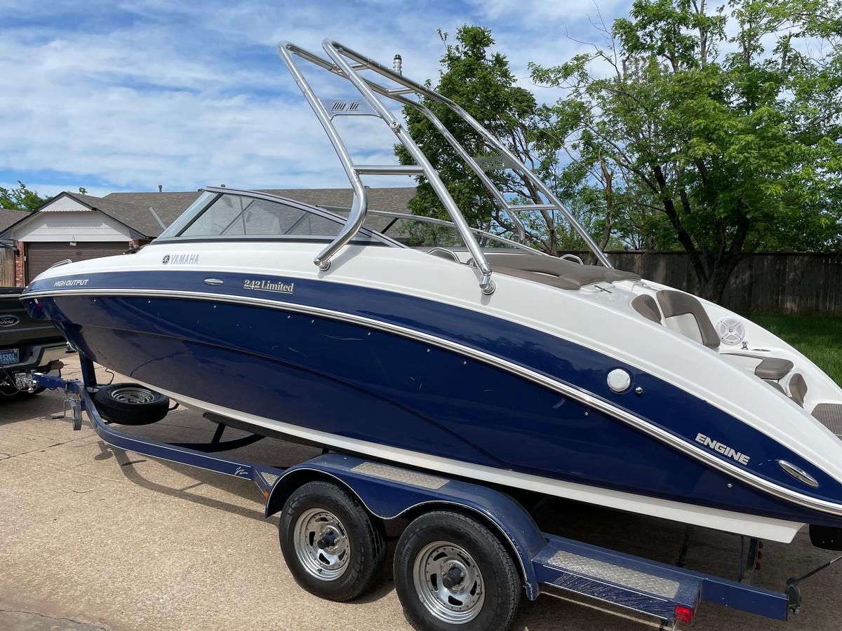 Yamaha 242 Limited