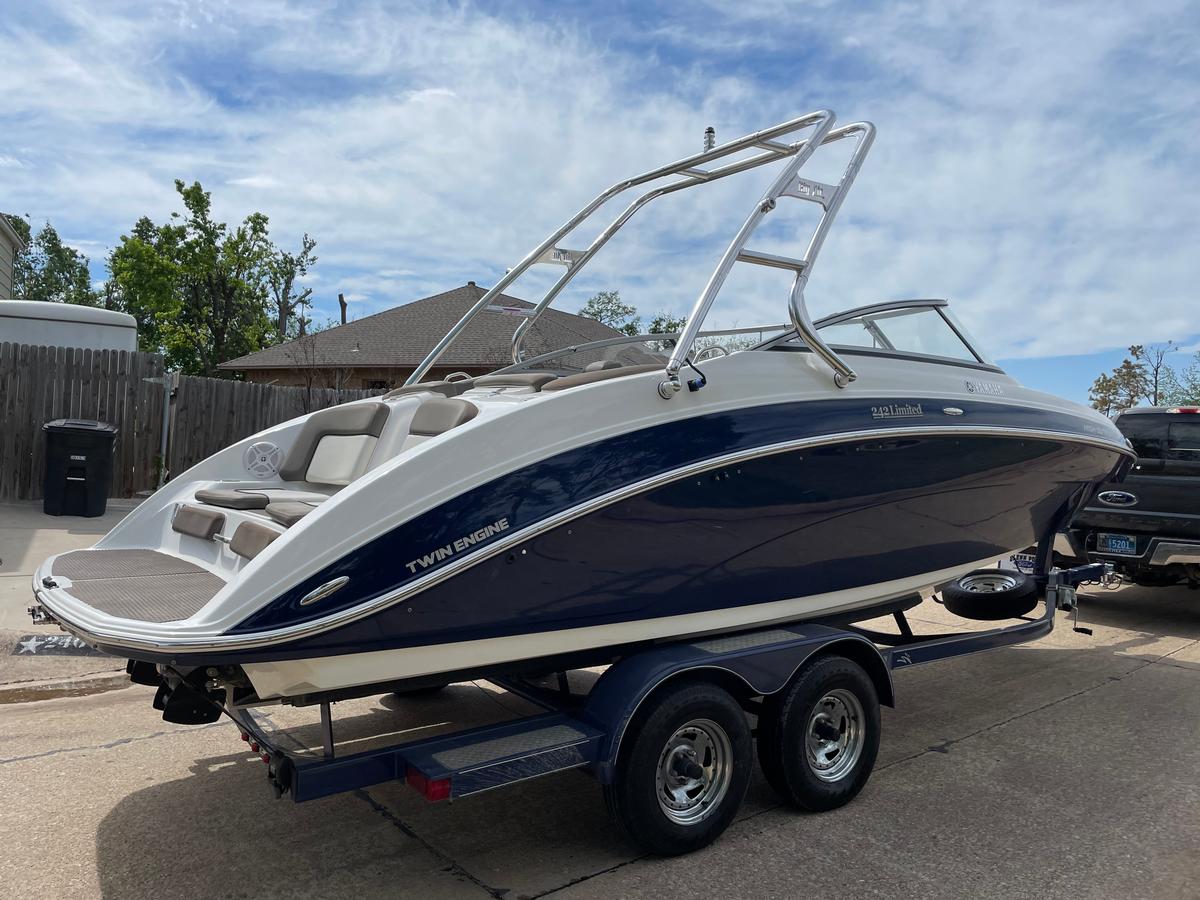 Yamaha 242 Limited